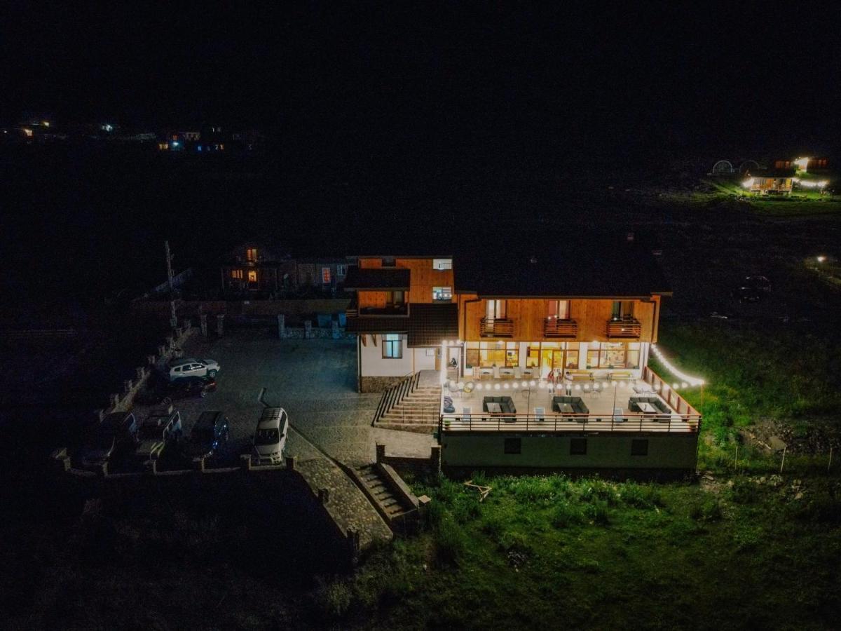 Alpenhaus Kazbegi Hotel & Restaurant エクステリア 写真
