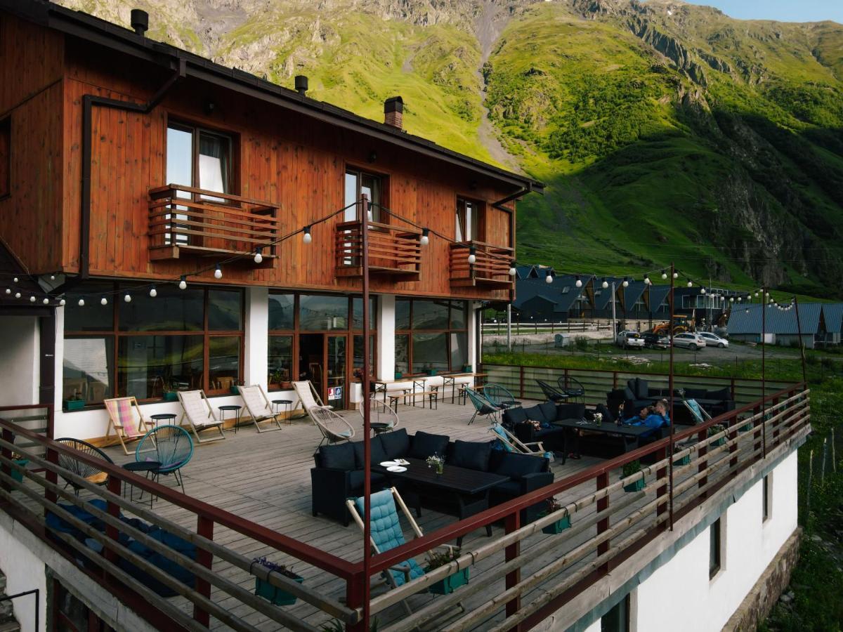 Alpenhaus Kazbegi Hotel & Restaurant エクステリア 写真