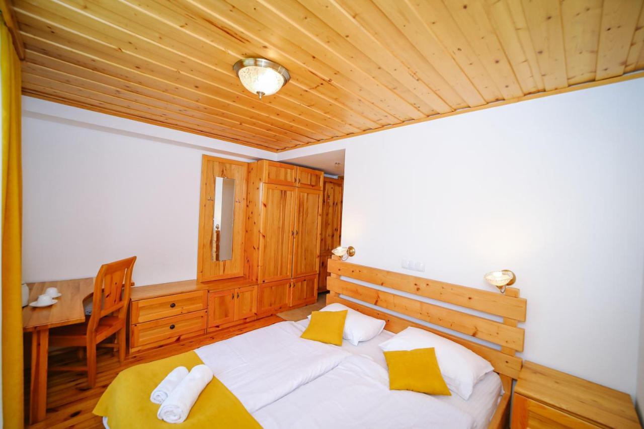 Alpenhaus Kazbegi Hotel & Restaurant エクステリア 写真